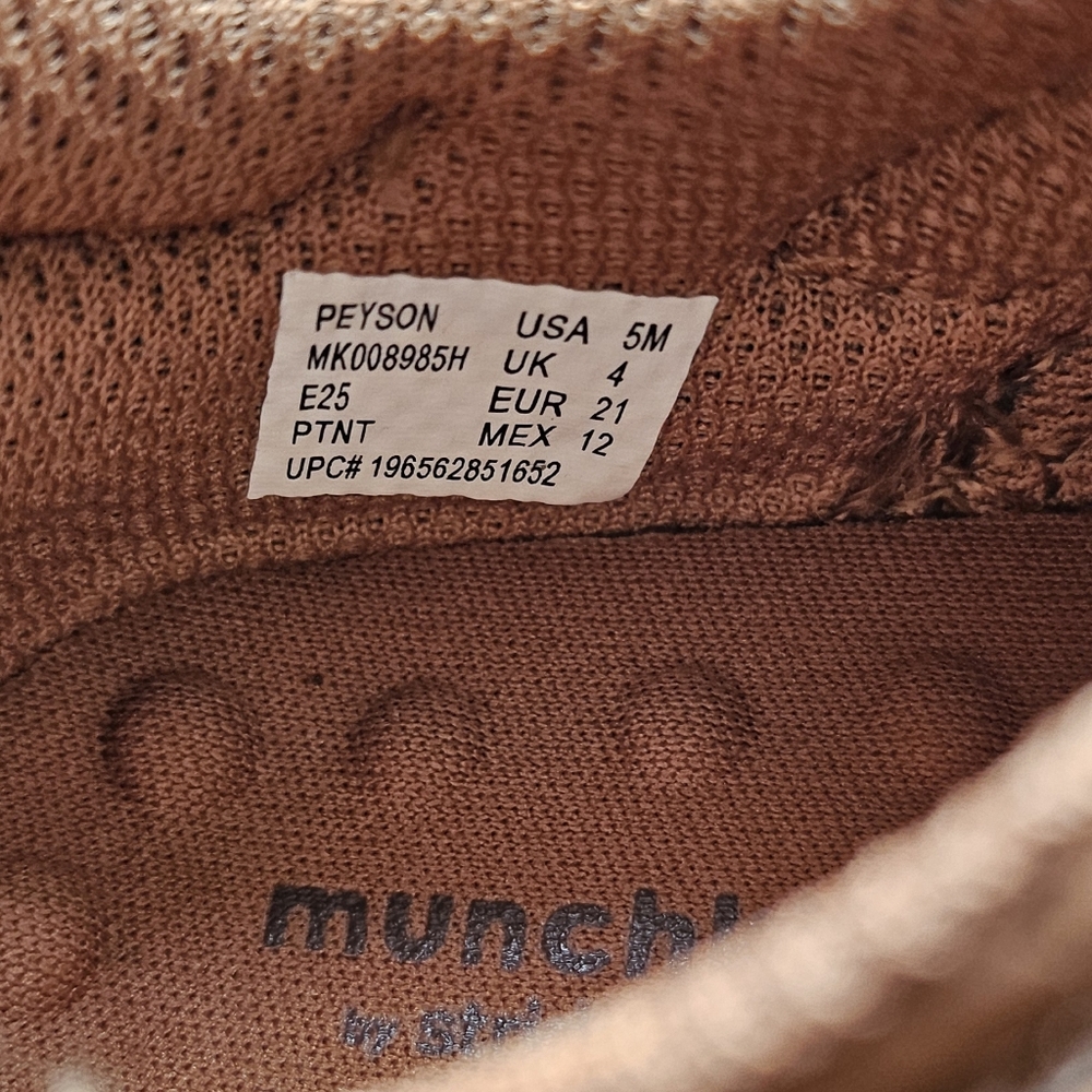 Munchkin Shoes - Picture 4 of 5